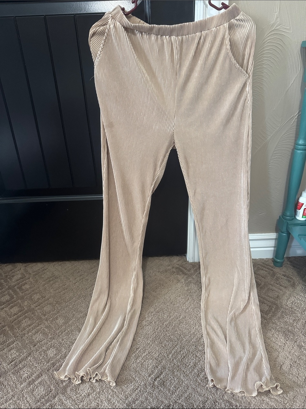 Gilli Woman’s Beige Ribbed Flared Leggings